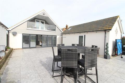 120 Botany Road, Kingsgate, Broadstairs, CT10 3SE