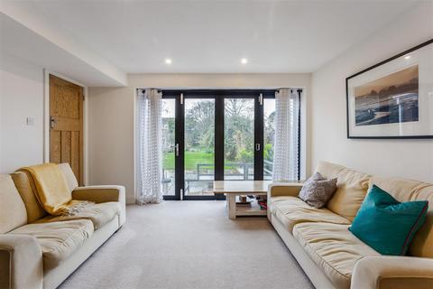 3 Berkeley Square, Warblington, Havant, PO9 2RT