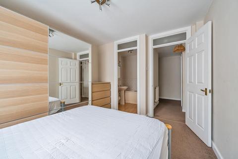 2 bedroom flat to rent, Holden Road, Woodside Park