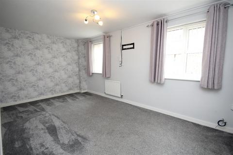3 bedroom semi-detached house to rent, The Carabiniers, Coventry