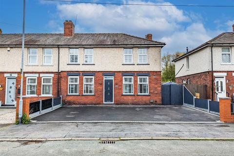 3 bedroom end of terrace house for sale, Dakins Road, Leigh