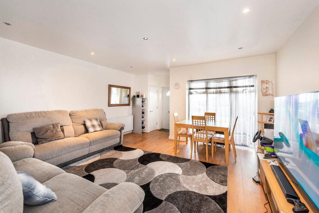 Paddock Road, South Bexleyheath, DA6 2 bed detached bungalow for sale £380,000