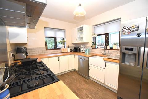 4 bedroom chalet for sale, Villiers Way, Thundersley