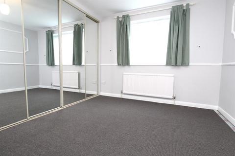 2 bedroom apartment to rent, Holmes Court, London E4