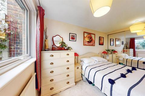 2 bedroom apartment for sale, Goldman Close, London E2