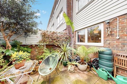 38 Goldman Close, London, E2 6EF