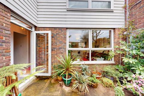 38 Goldman Close, London, E2 6EF