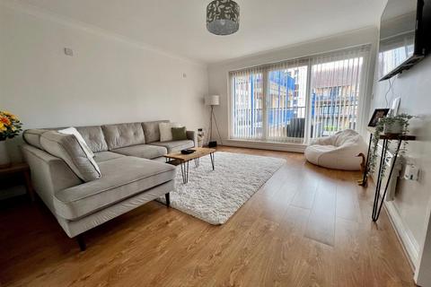 2 bedroom apartment to rent, Belvedere Road, Burnham-On-Crouch