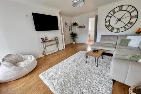 2 bedroom apartment to rent, Belvedere Road, Burnham-On-Crouch
