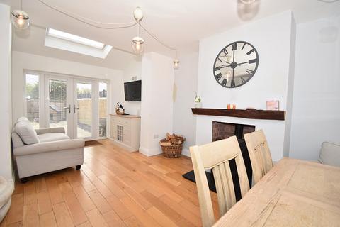 52 Attwyll Avenue, Exeter, EX2 5HW