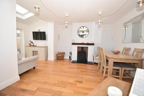 52 Attwyll Avenue, Exeter, EX2 5HW