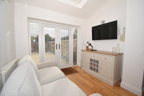 52 Attwyll Avenue, Exeter, EX2 5HW