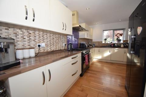 52 Attwyll Avenue, Exeter, EX2 5HW