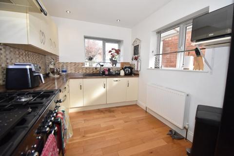 52 Attwyll Avenue, Exeter, EX2 5HW