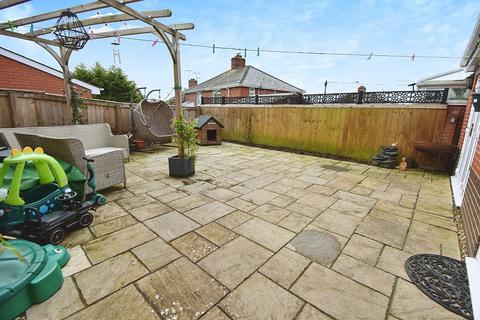 52 Attwyll Avenue, Exeter, EX2 5HW