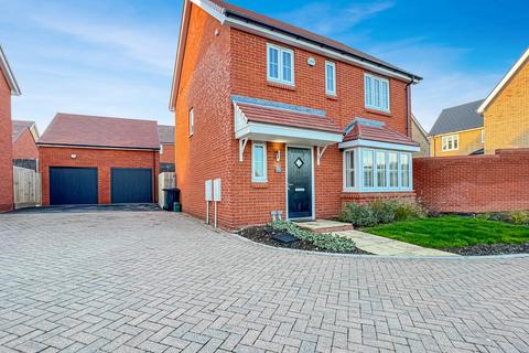 3 bedroom detached house for sale, Hall Chase, Halstead, CO9