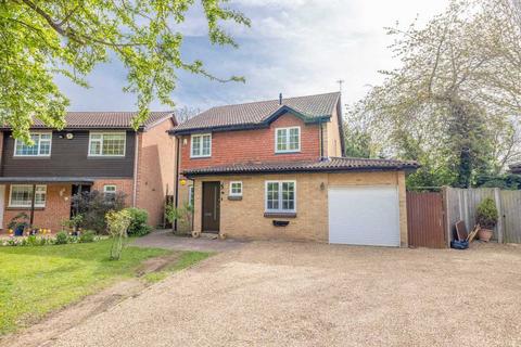 7 Ruscombe Gardens, Datchet, Slough, SL3 9BG