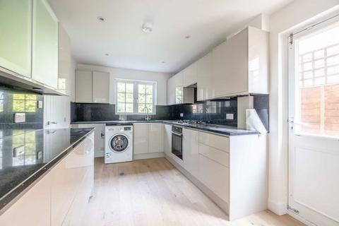 7 Ruscombe Gardens, Datchet, Slough, SL3 9BG