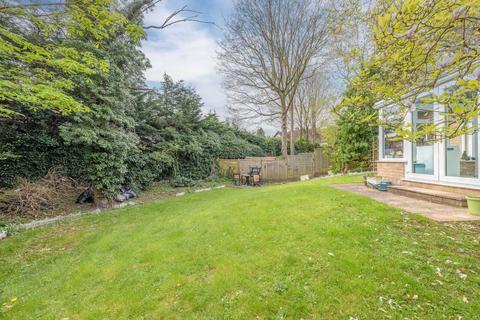 7 Ruscombe Gardens, Datchet, Slough, SL3 9BG