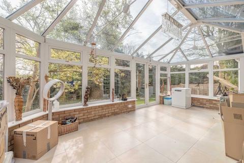 7 Ruscombe Gardens, Datchet, Slough, SL3 9BG