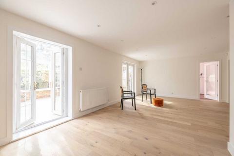 7 Ruscombe Gardens, Datchet, Slough, SL3 9BG
