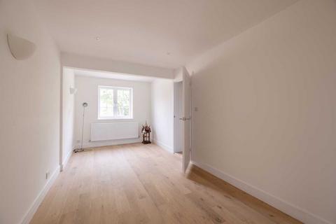 7 Ruscombe Gardens, Datchet, Slough, SL3 9BG