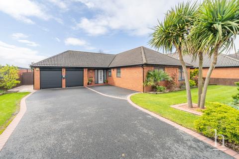 3 bedroom bungalow for sale, Roseacre, West Kirby CH48