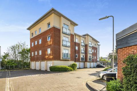 2 bedroom flat for sale, Basingstoke,  Hampshire,  RG21