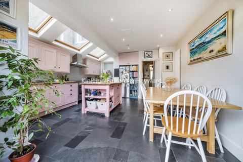 4 bedroom house to rent, Sellincourt Road London SW17