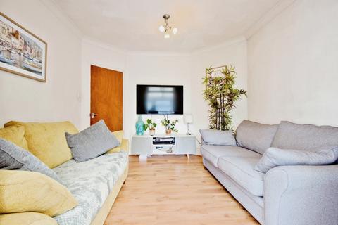 2 bedroom bungalow for sale, South Crescent, Southend-on-sea, SS2