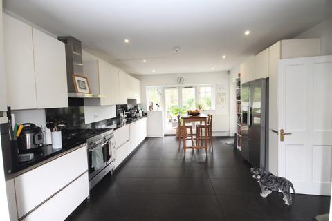 4 bedroom detached house to rent, Fleet Hill