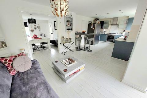 5 bedroom detached house for sale, Sierra Drive, Aylesbury HP18