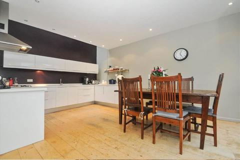 3 bedroom townhouse for sale, Fleetwood Apartments, N16