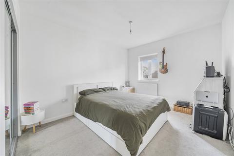 1 bedroom flat for sale, Bell Farm Way, Hersham, Surrey, KT12