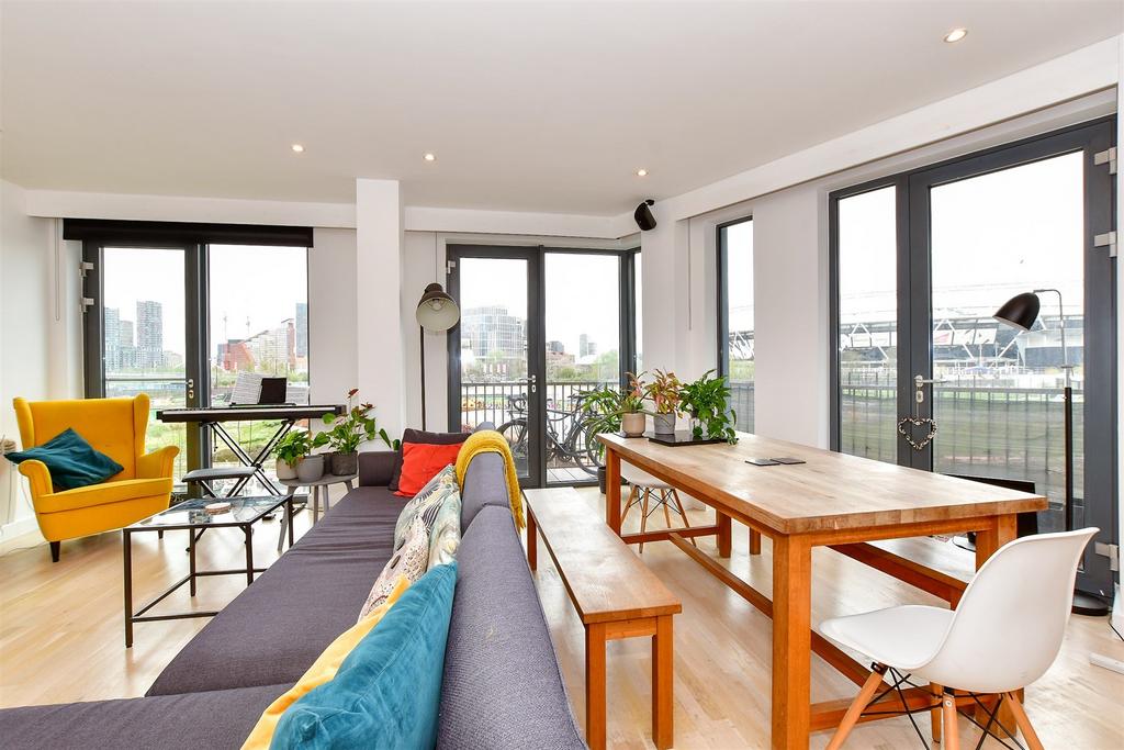 Lounge/Kitchen/ Dining Room