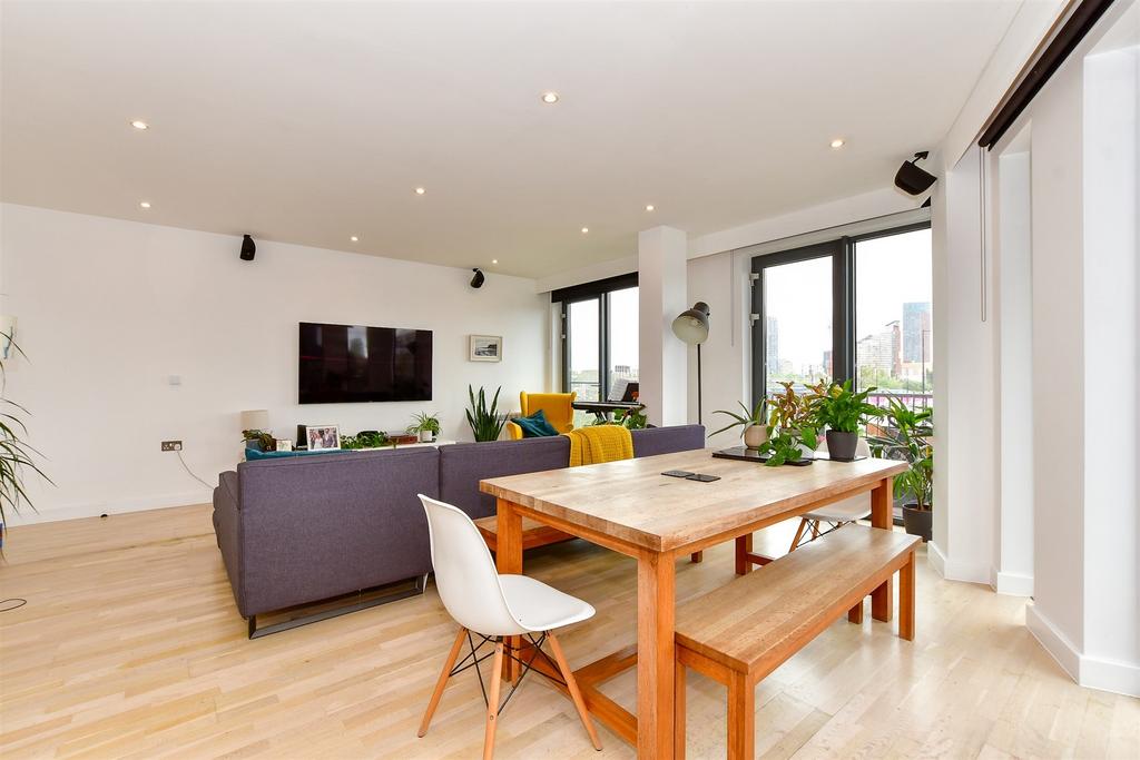 Lounge/Kitchen/ Dining Room