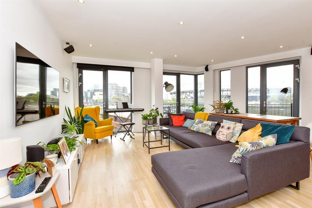 Lounge/Kitchen/ Dining Room