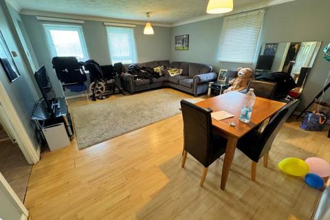 2 bedroom flat for sale, MARTOCK GARDENS, LONDON, N11