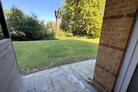 2 bedroom flat for sale, MARTOCK GARDENS, FRIERN BARNET, LONDON, N11