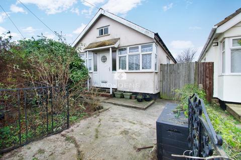 2 bedroom bungalow for sale, Rosemary Way, Clacton-on-Sea CO15