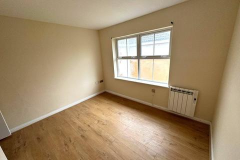 2 bedroom flat to rent, Hounslow, TW5