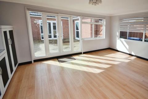 22 Thames Crescent, Corringham, Stanford-le-hope, SS17 9DT