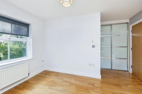 2 bedroom apartment to rent, Cranwells Lane, Farnham Common, Slough, SL2
