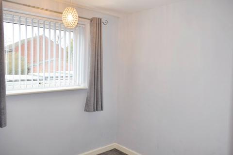 2 bedroom flat to rent, Simon Close, Nuneaton CV11