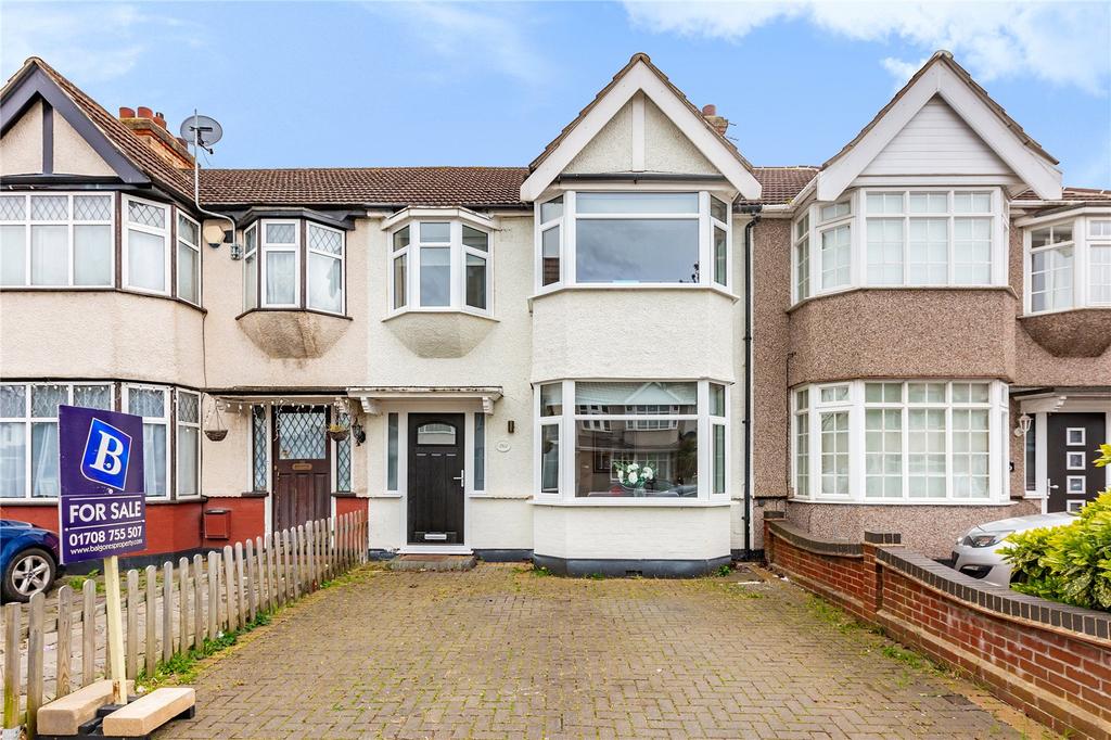 Carlton Road, Gidea Park, RM2 3 bed terraced house for sale £525,000