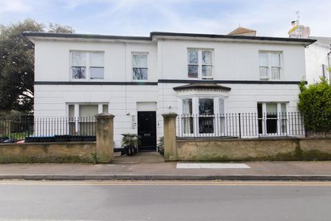 3 bedroom flat for sale, St. Peters Road, Bradstow House, CT10