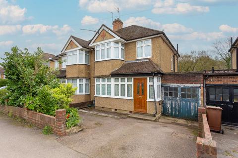 130 Park Avenue, Bushey, WD23 2BB