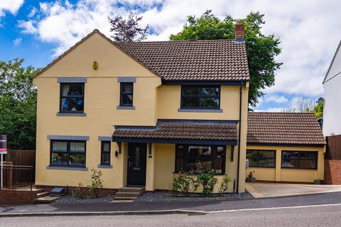 4 bedroom detached house for sale, Jocelyn Mead, Crediton, EX17