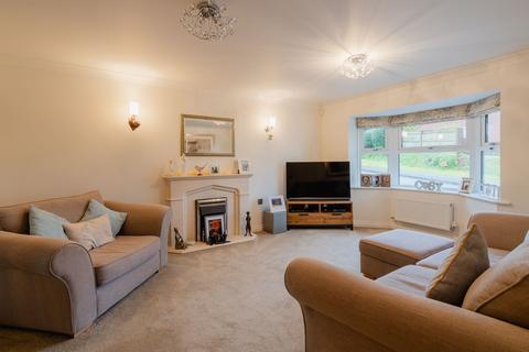 8 Jocelyn Mead, Crediton, EX17 2EN
