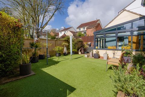 8 Jocelyn Mead, Crediton, EX17 2EN